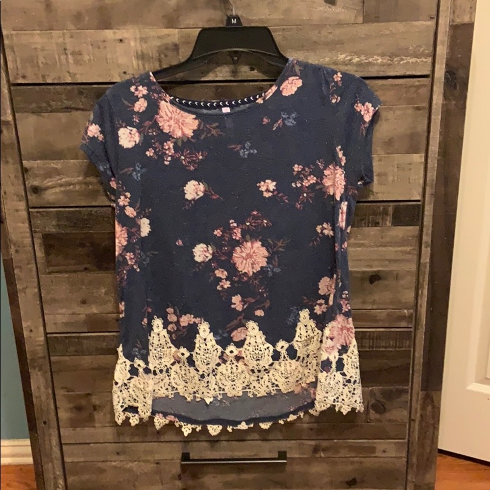 short sleeved shirt